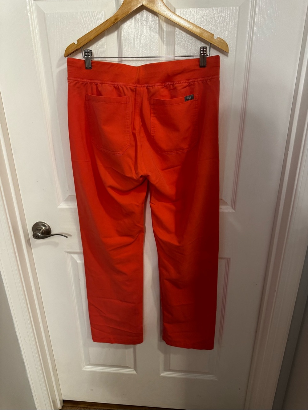 Figs Women’s Scrubs Set, coral Medium - Picture 5 of 7